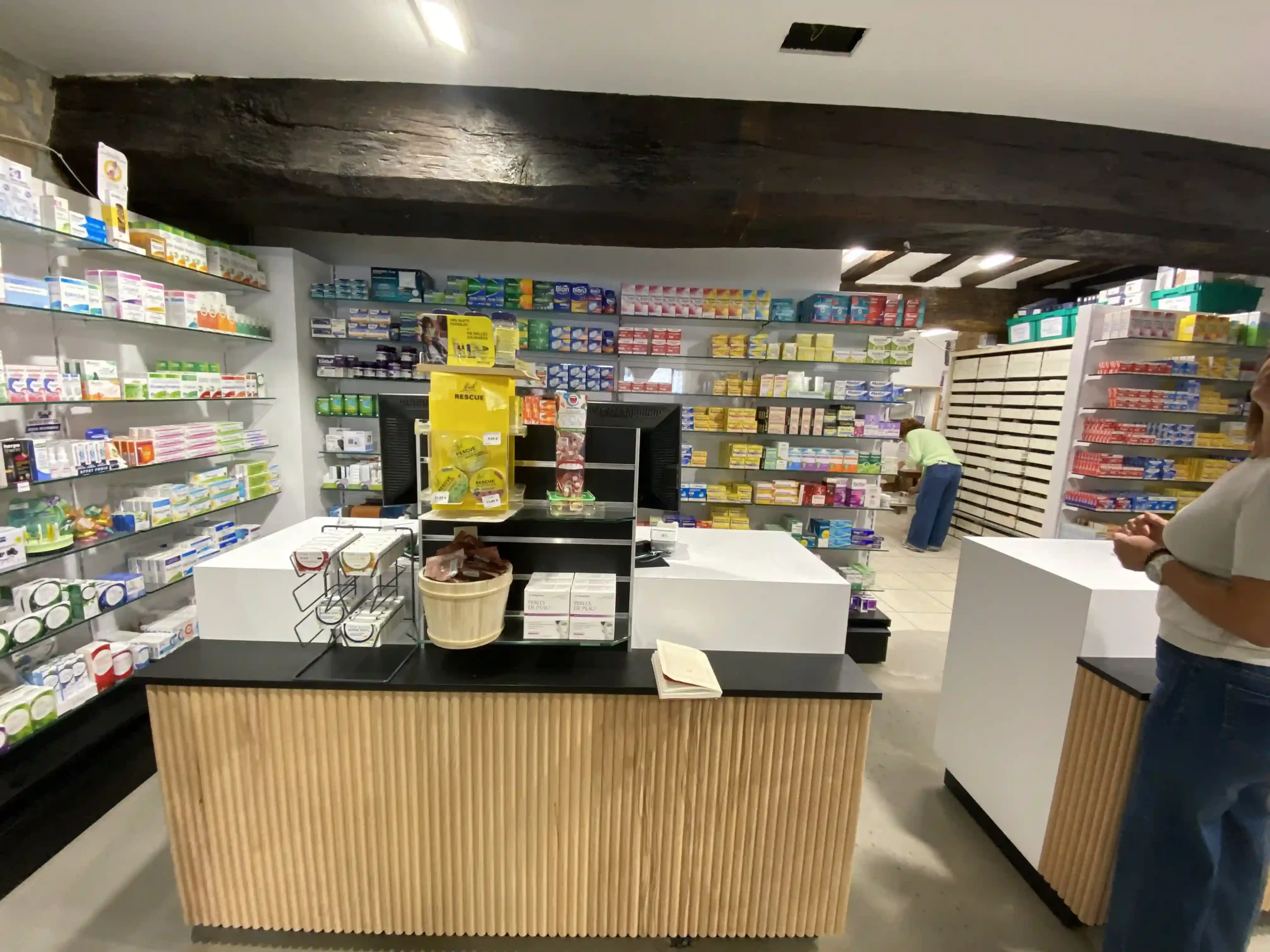 agencement pharmacie du froton