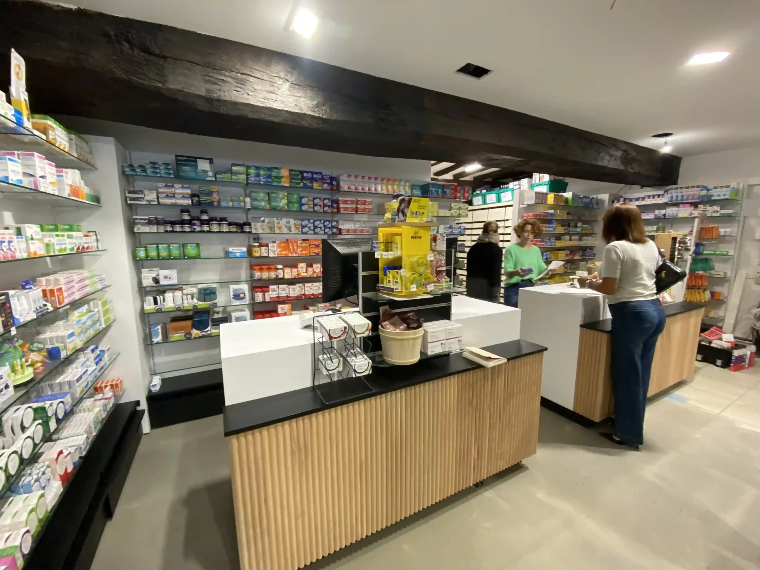 agencement pharmacie du froton